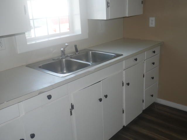 531 E Cleveland Ave, Monett, MO 65708